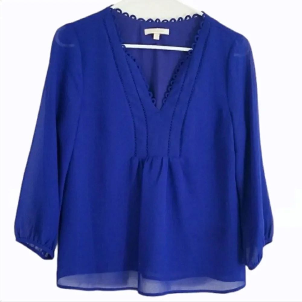 ✨Skies are blue royal blue scallop blouse✨
